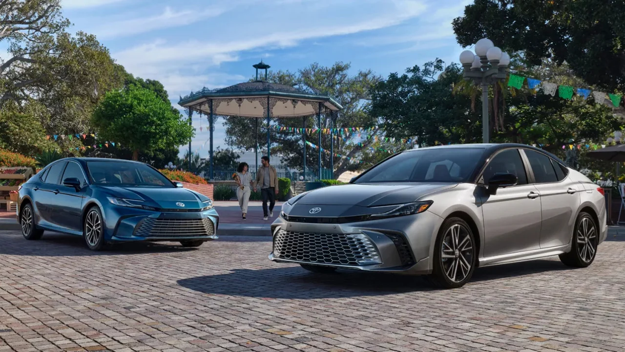 Toyota Camry hybride 2026 : prix et fiche technique