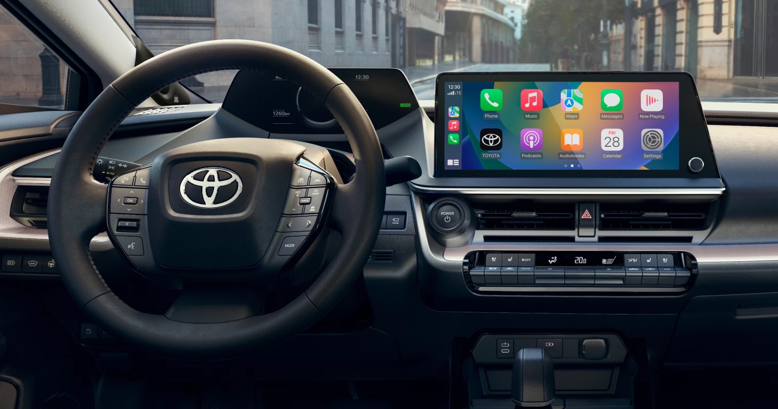 vue de l'habitacle et du tableau de bord d'un Toyota Prius 2026