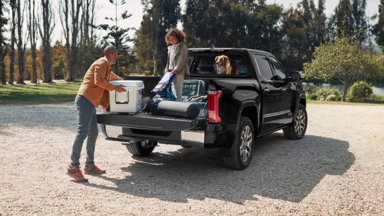 vue latérale arrière d'un Toyota Tundra 2026