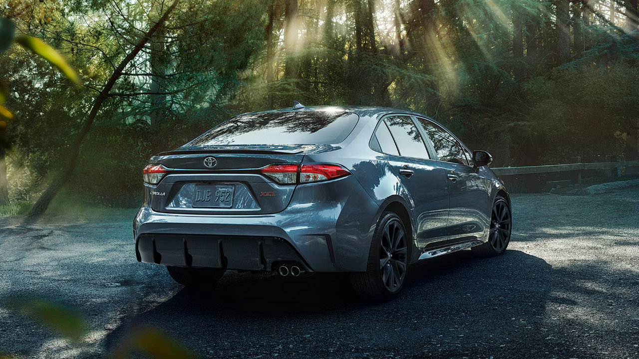 Vue arrière de la Toyota Corolla 2026 mettant en valeur le design du hayon et des feux arrière